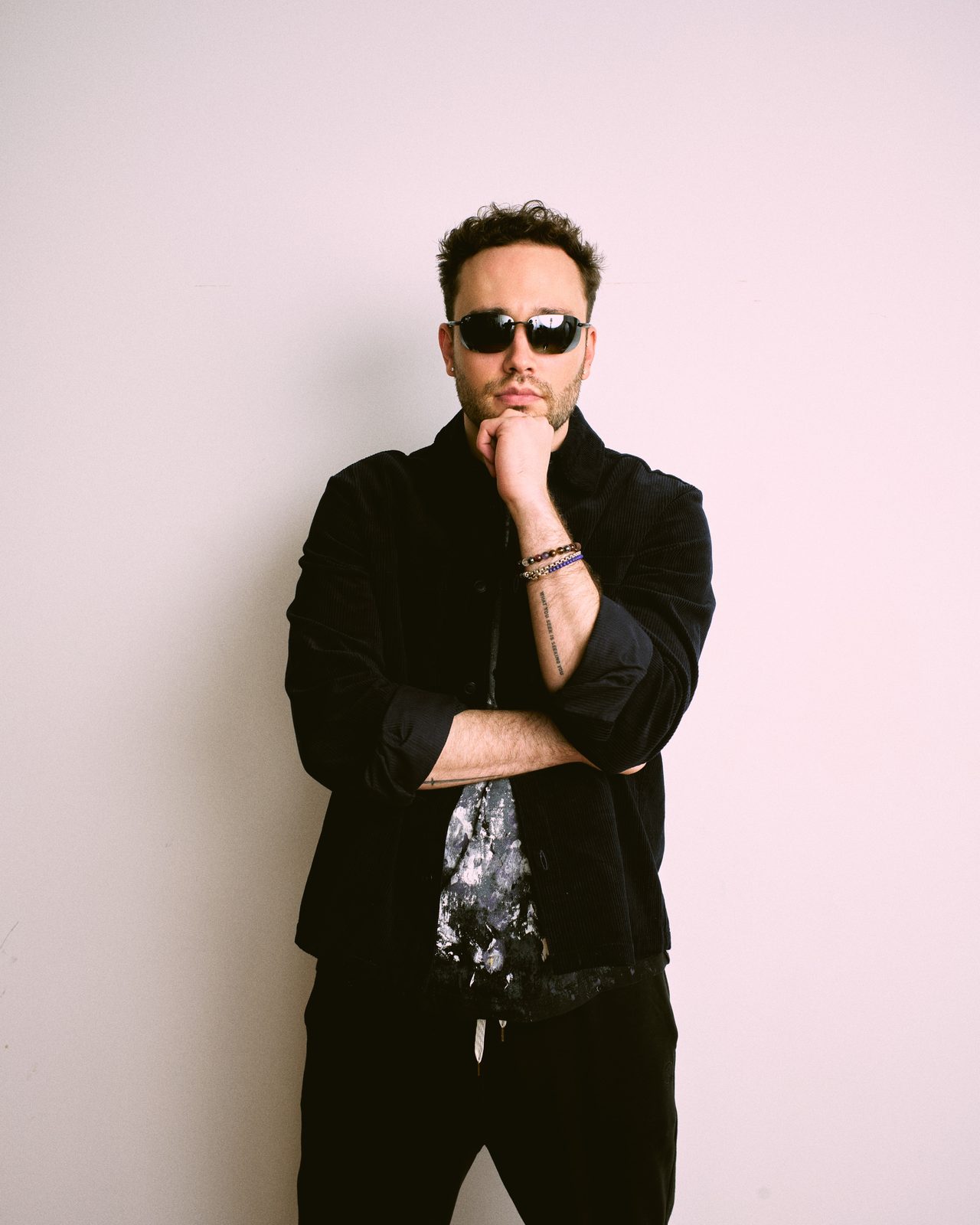 Skyle press photo, portrait with sunglasses